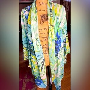 Avenue EUC Kimono style Fits 1X-3X. Great as a layer piece or swimsuit cover up.